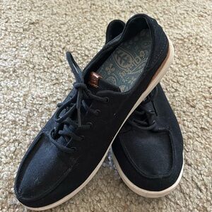 OluKai Men’s size 9 black lace up Manoa shoe